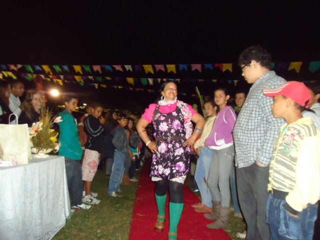 irma geralda em pose brega